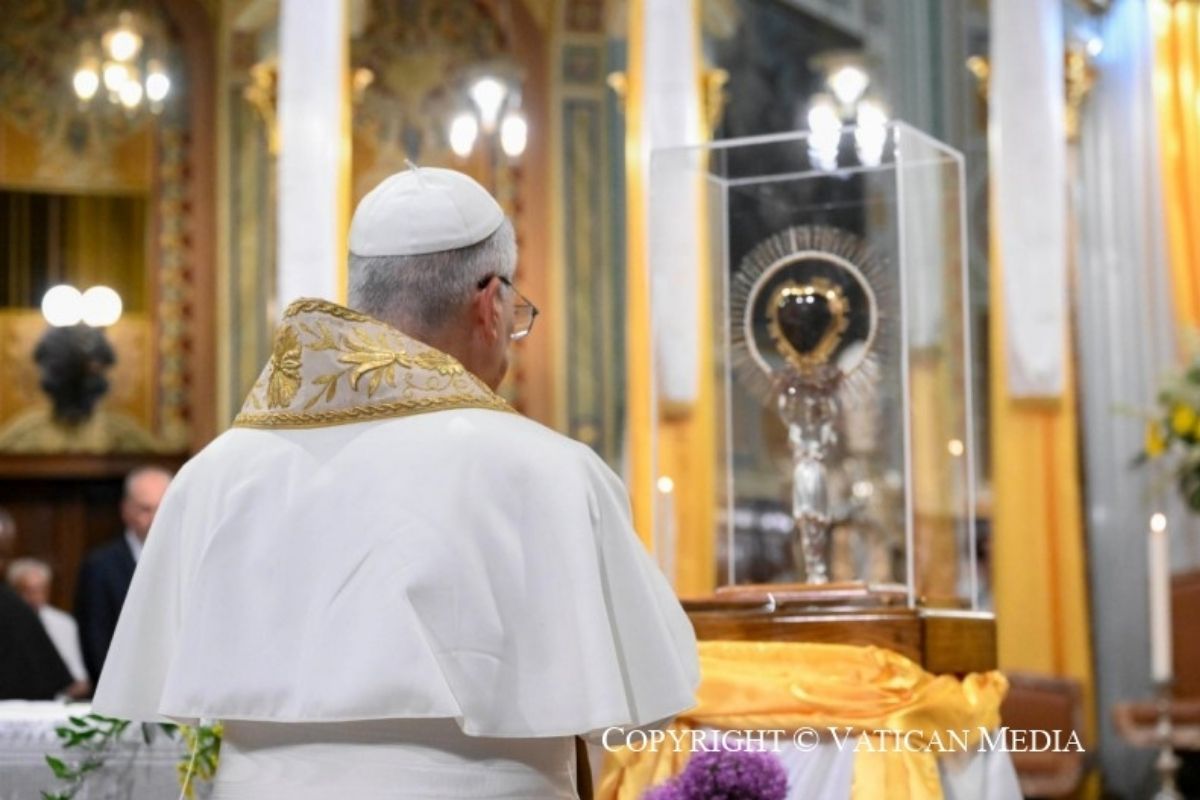 El Papa visita Pavía y reza ante el corazón de santa Cabrini en Sant’Angelo Lodigiano