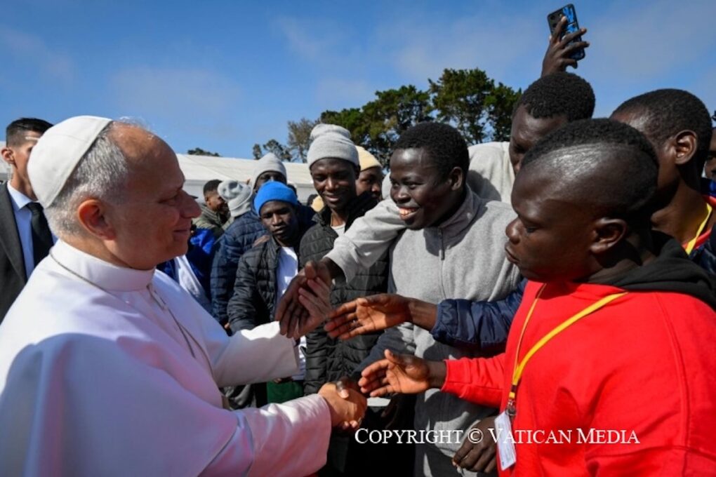 El Papa León XIV se reunió con migrantes en la Isla de Tenerife, España.