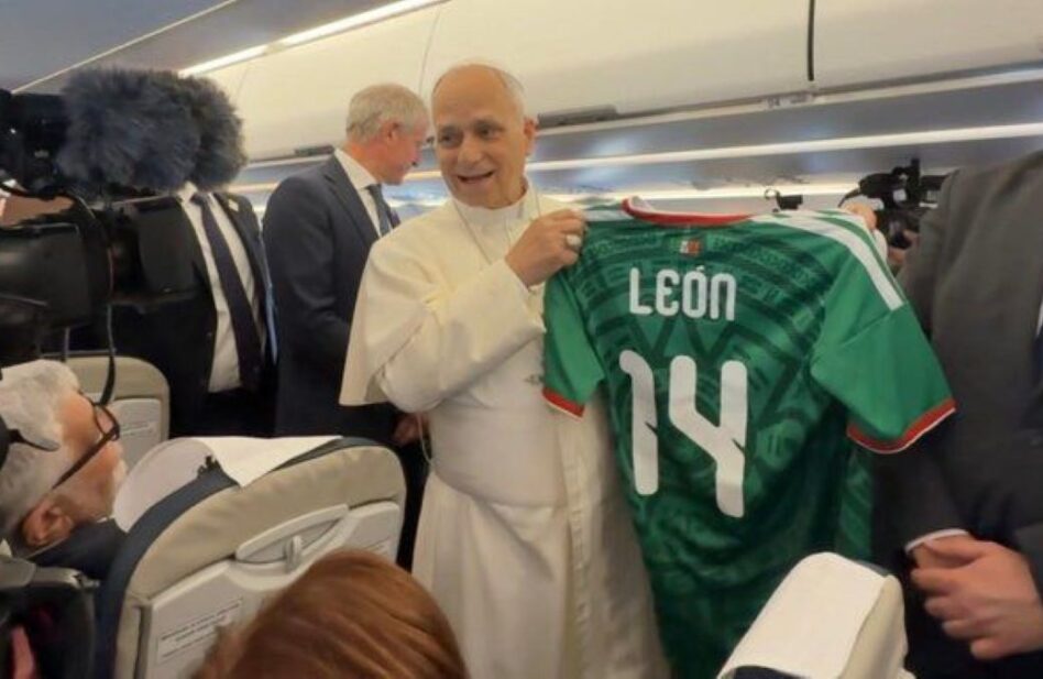 Papa León XIV recibe la playera de México y envía mensaje por el Mundial 2026