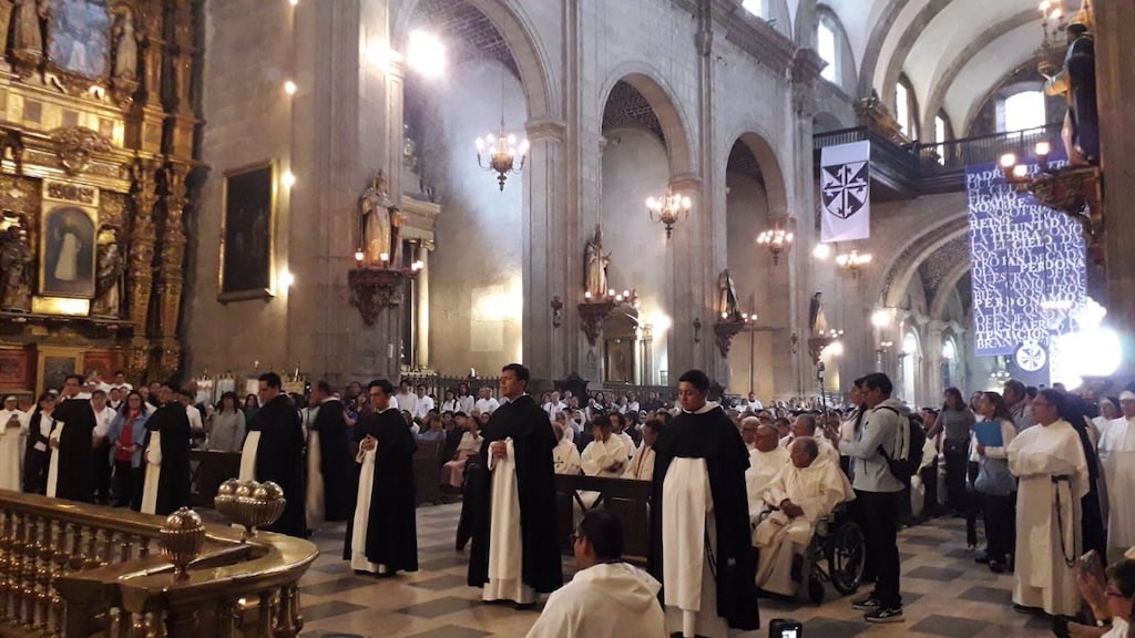 Durante la Santa Misa por los 500 años de la presencia de los Dominicos en México, siete frailes hicieron su primera profesión religiosa. 
