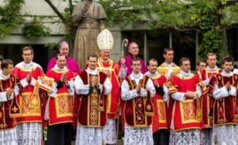 El Vaticano declara en cisma a la Fraternidad San Pío X: ¿qué significa y qué pasa con los fieles?