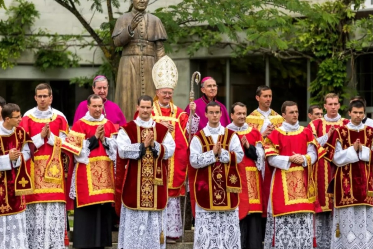 El Vaticano declara en cisma a la Fraternidad San Pío X: ¿qué significa y qué pasa con los fieles?
